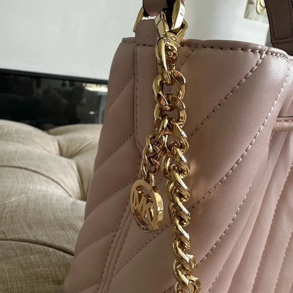 Michael Kors Light Pink Quilted Crossbody Bag - Picture 8 of 15